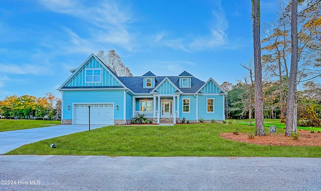 craftsman house featuring a front yard