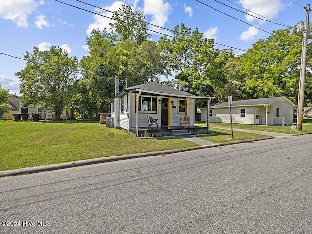 view of front of house featuring covered porch and a front yard