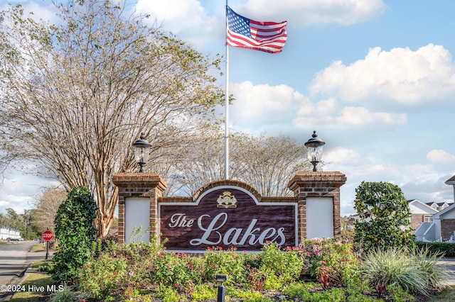 view of community / neighborhood sign