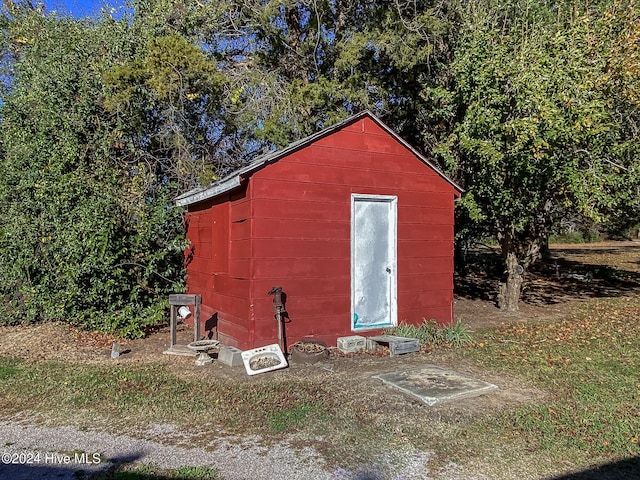 view of outbuilding