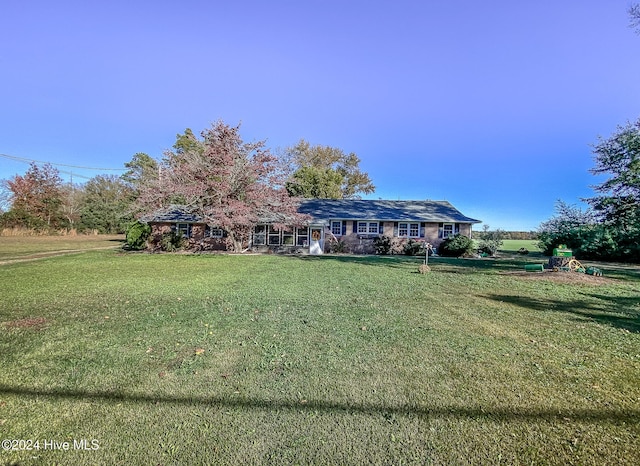 view of front facade with a front yard