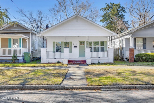 bungalow-style house featuring a front lawn