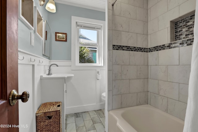 427 N Anderson Blvd, Topsail Beach, NC 28445 - bathroom featuring washtub / shower combination, vanity, toilet, baseboards, and crown molding