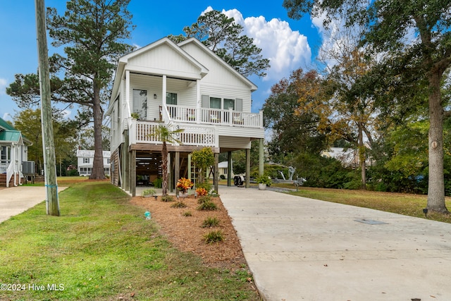 view of front of house with a front lawn, a porch, and a carport