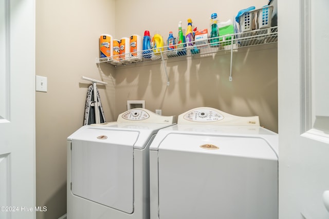 washroom featuring washing machine and clothes dryer