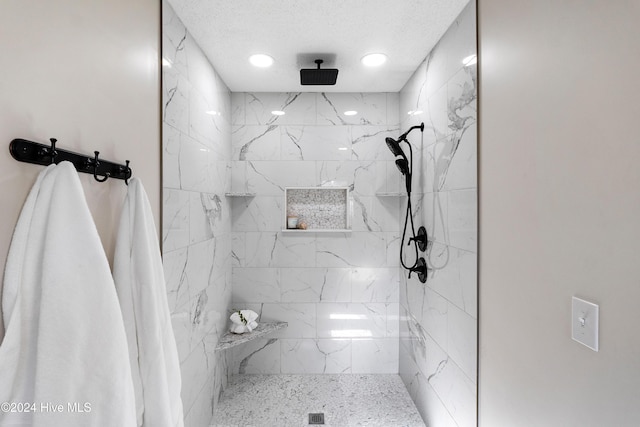 bathroom featuring tiled shower and recessed lighting