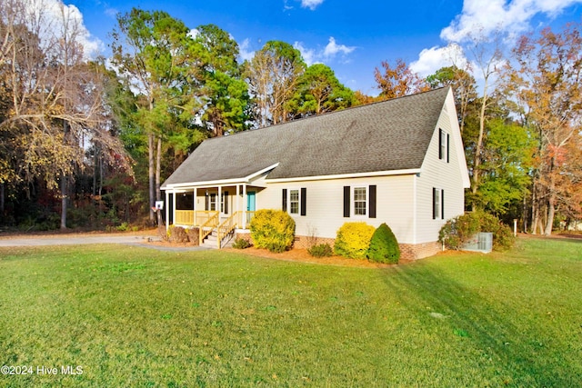 view of front of home featuring a front lawn