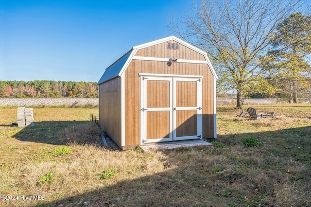 view of outdoor structure with a yard