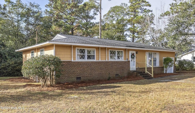 view of front of home featuring a front lawn