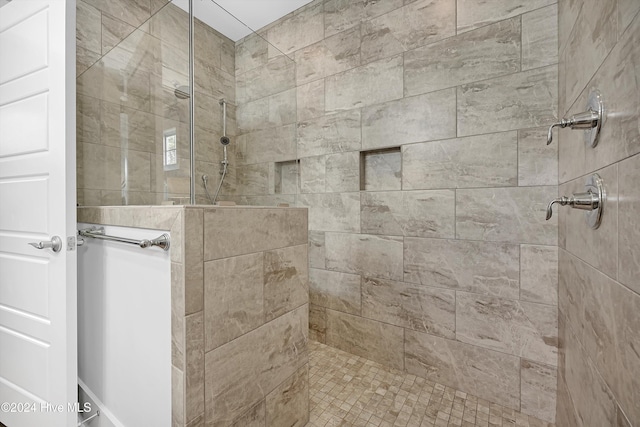 bathroom featuring tiled shower