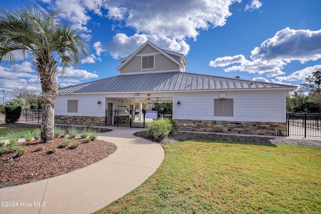 view of front of house with a front yard