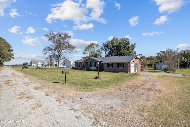 ranch-style house featuring a front yard