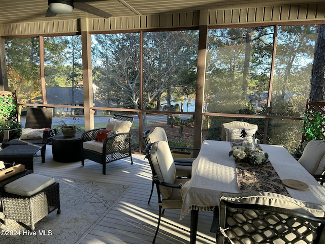 sunroom featuring ceiling fan