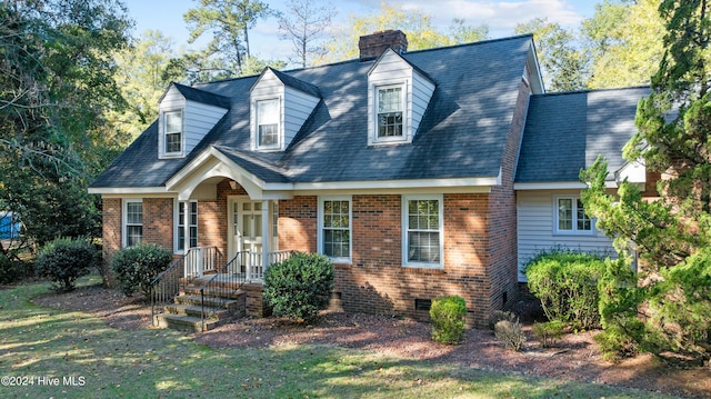 cape cod home featuring a front yard