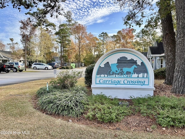 view of community / neighborhood sign