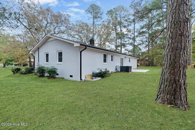 exterior space featuring a lawn