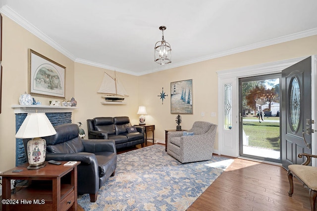 living room with a chandelier, ornamental molding, and hardwood / wood-style flooring