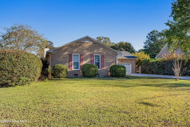 view of front of home featuring a front yard and a garage