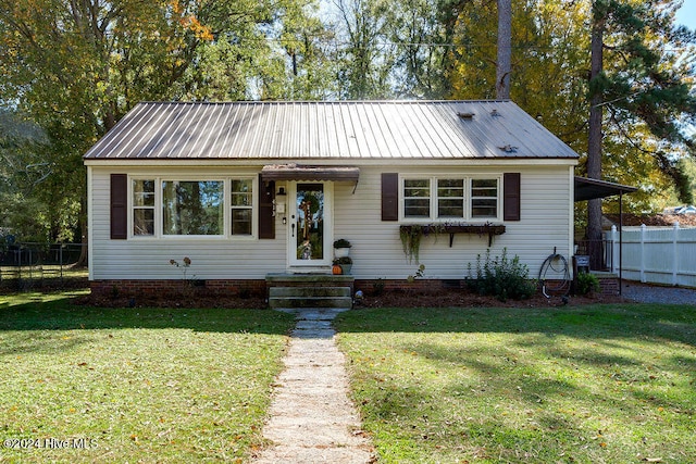 view of front of house featuring a front yard