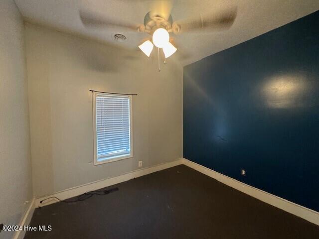 unfurnished room featuring ceiling fan