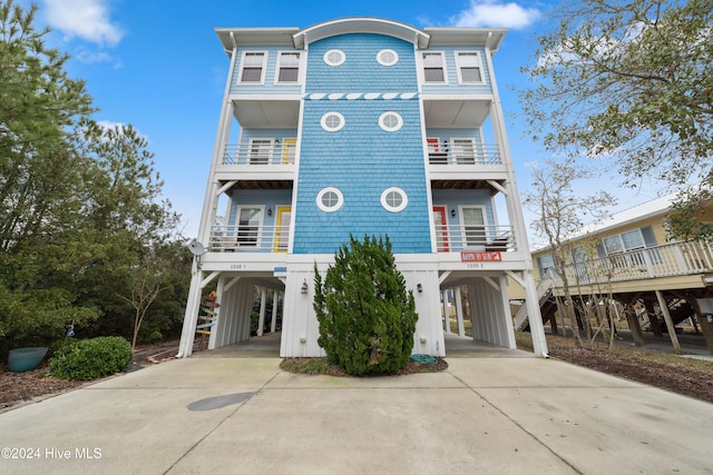 view of front facade featuring a carport