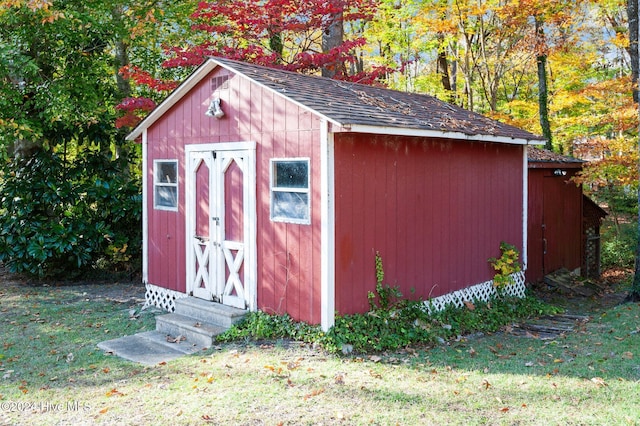 view of outbuilding with a yard