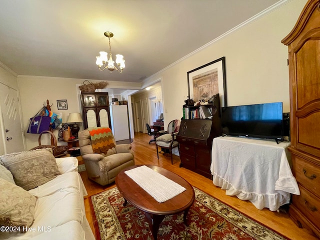 living room with a chandelier, crown molding, and light hardwood / wood-style floors