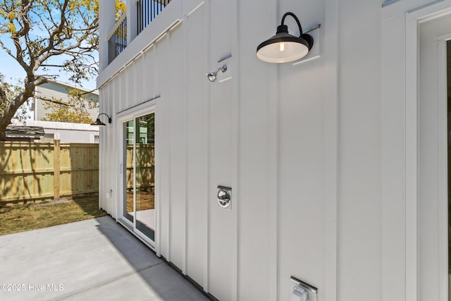 1514 Mackerel Ln, Carolina Beach, NC 28428 - entrance to property with fence, a patio, board and batten siding, and a balcony