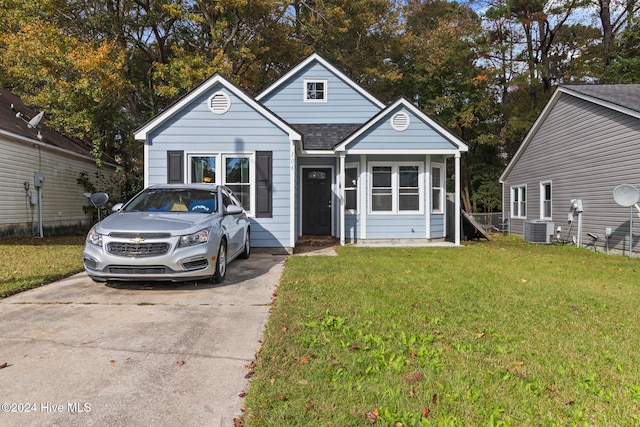 view of front facade featuring cooling unit and a front lawn