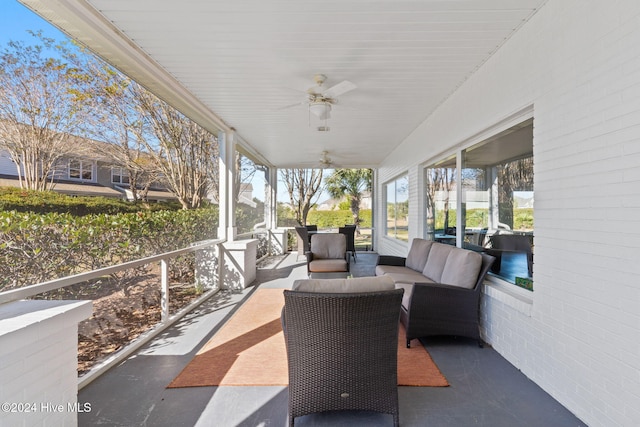 sunroom / solarium featuring ceiling fan