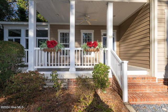 entrance to property featuring ceiling fan and a porch