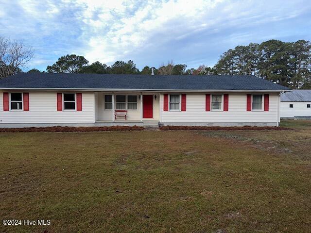 1738 NC-306 Hwy S, Grantsboro, NC 28529 - ranch-style house featuring covered porch and a front lawn