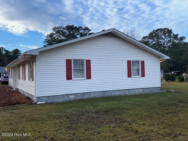 1738 NC-306 Hwy S, Grantsboro, NC 28529 - view of side of home featuring crawl space and a lawn
