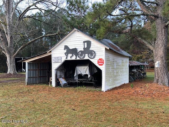 1738 NC-306 Hwy S, Grantsboro, NC 28529 - view of garage