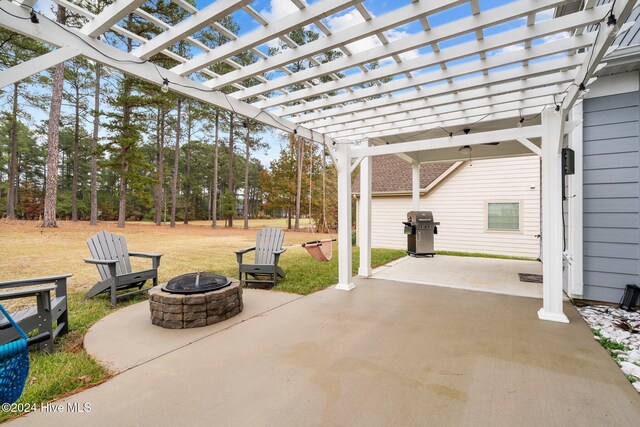 view of patio featuring a grill, a pergola, and an outdoor fire pit