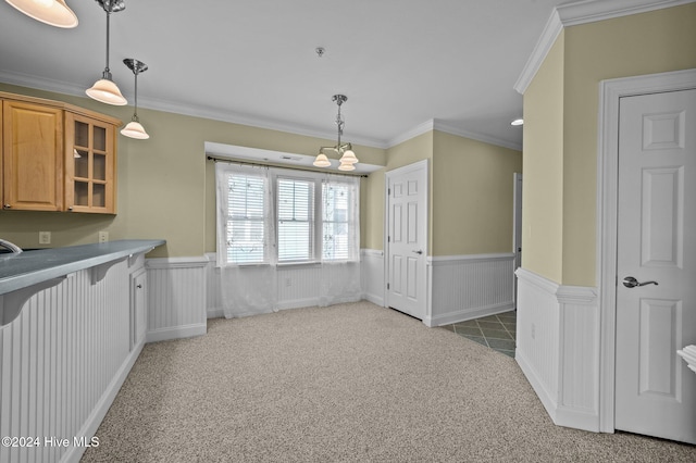 kitchen with a notable chandelier, carpet floors, crown molding, and decorative light fixtures