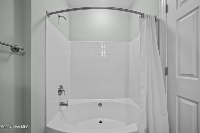 bathroom with shower / tub combo with curtain