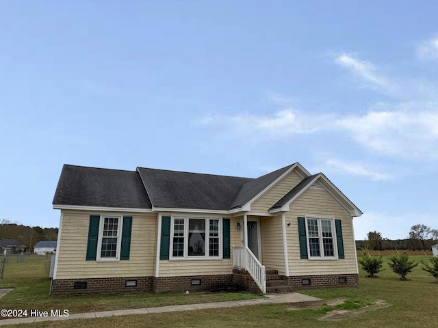 view of front of property with a front lawn