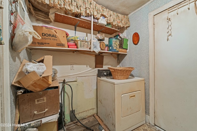 laundry area featuring washer / dryer