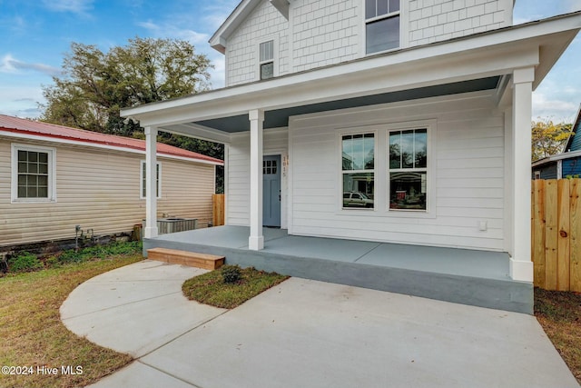 property entrance with covered porch