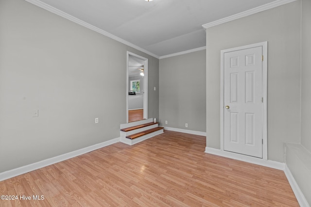 empty room with ceiling fan, ornamental molding, and light hardwood / wood-style flooring