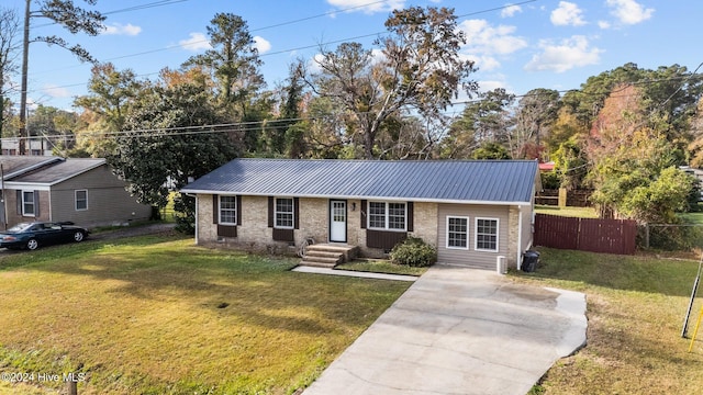 single story home featuring a front lawn