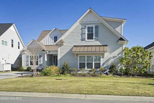 view of front of house with a front lawn