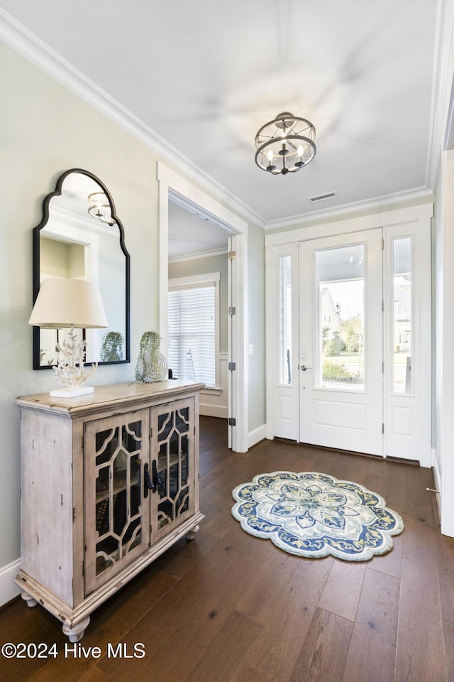 entryway featuring a chandelier, dark hardwood / wood-style floors, and crown molding