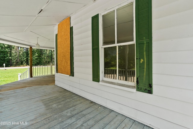 401 Pecan Ln, Lake Waccamaw, NC 28450 - view of wooden terrace