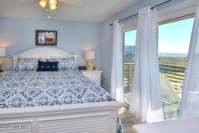 bedroom featuring ceiling fan