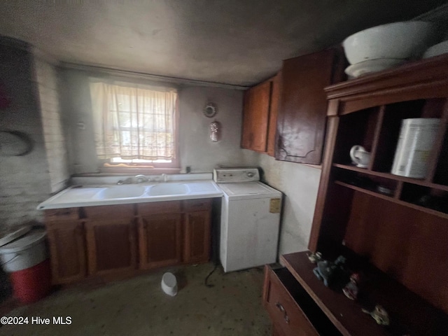 clothes washing area with washer / dryer and sink