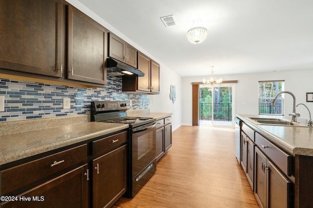 kitchen featuring sink, black / electric stove, light hardwood / wood-style floors, dark brown cabinetry, and a chandelier