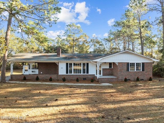 ranch-style home featuring a porch and a front yard