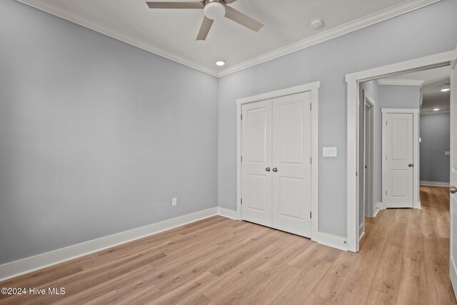 unfurnished bedroom featuring ornamental molding, ceiling fan, sink, connected bathroom, and light hardwood / wood-style floors